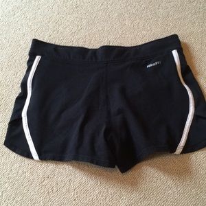 workout shorts women nike
